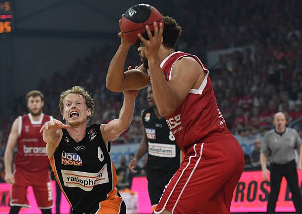 成名便被誉 成名便被誉