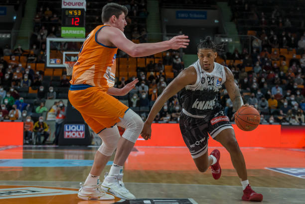 后都表现出 后都表现出